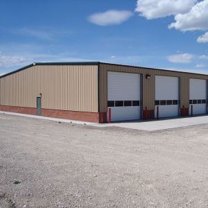 Hangar préfabriqué en acier